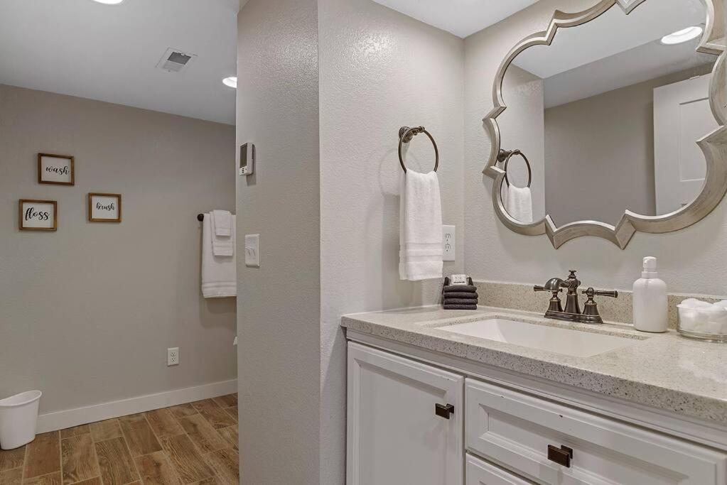 Roomy 5 Bed 3 Bath Fire Place Large Outdoor Space Rapid City Exterior photo